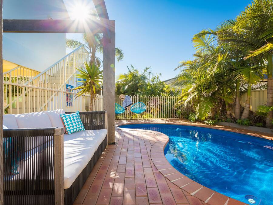 Outdoor pool, free cabanas, sun loungers
