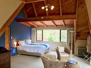 Standard-sviitti, 1 makuuhuone, tupakointi kielletty (RIVERSIDE) | 1 makuuhuone, untuvapeitot, silitysrauta/-lauta, vuodevaatteet