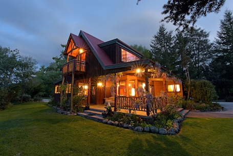 Exterior. Murchison Lodge