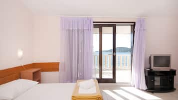 Individually furnished, desk, iron/ironing board, free WiFi