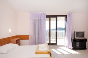 Studio für 4 Personen (1 Double Bed and 1 Couch for 2 people)
