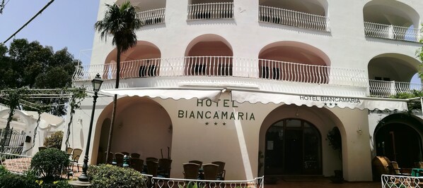 Fachada de la propiedad