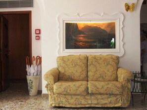 Lobby sitting area - Biancamaria (Anacapri)