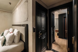 Family Room, 2 Bedrooms, City View