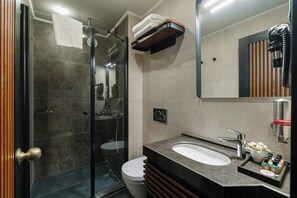 Bathtub, jetted tub, hair dryer, slippers - Tria Elegance Istanbul (Istanbul)