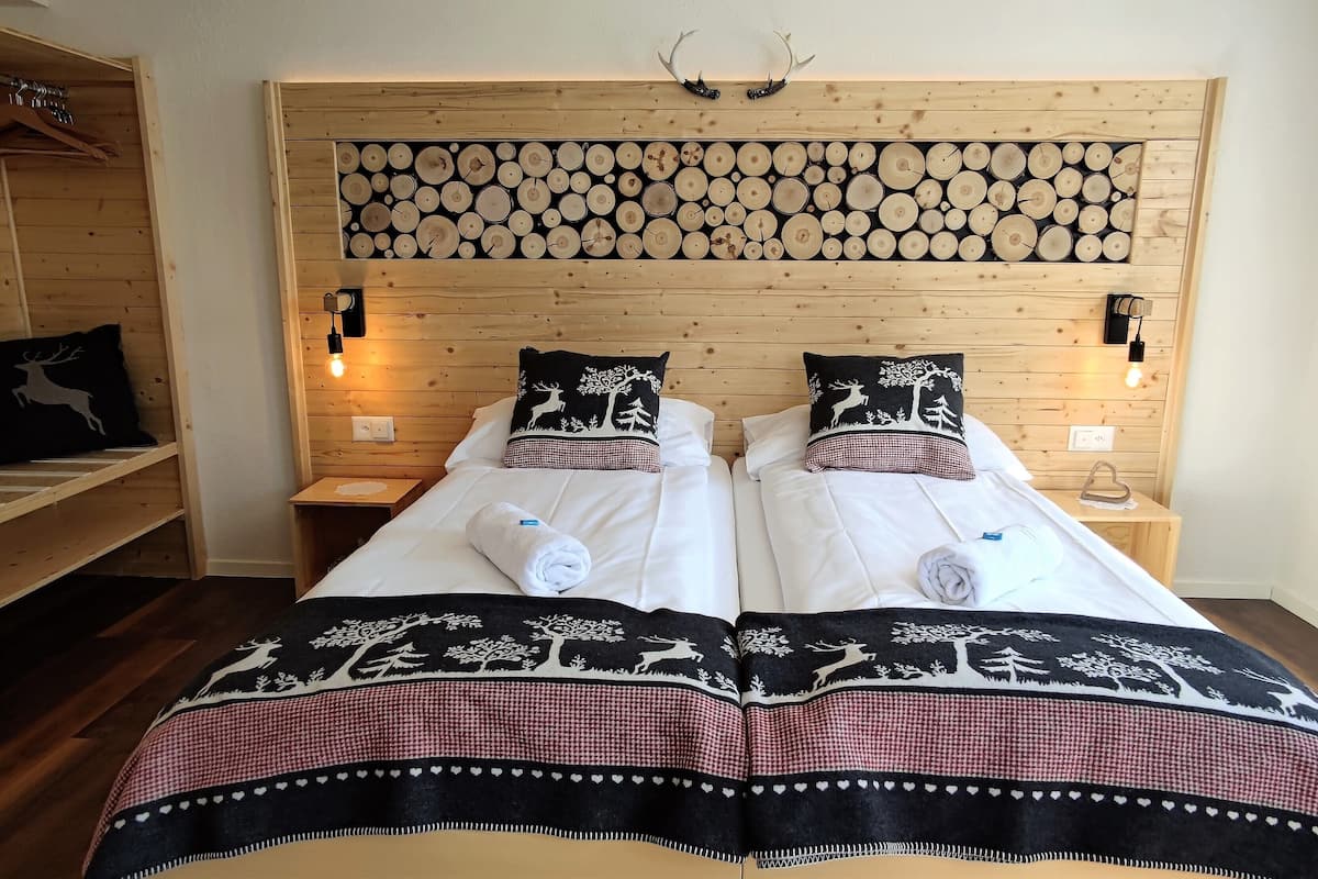 Free WiFi, bed sheets