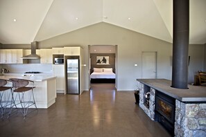 High Country Lodge, 1 Bedroom | Private kitchen