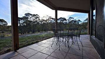 Cabaña, 2 habitaciones | Terraza o patio
