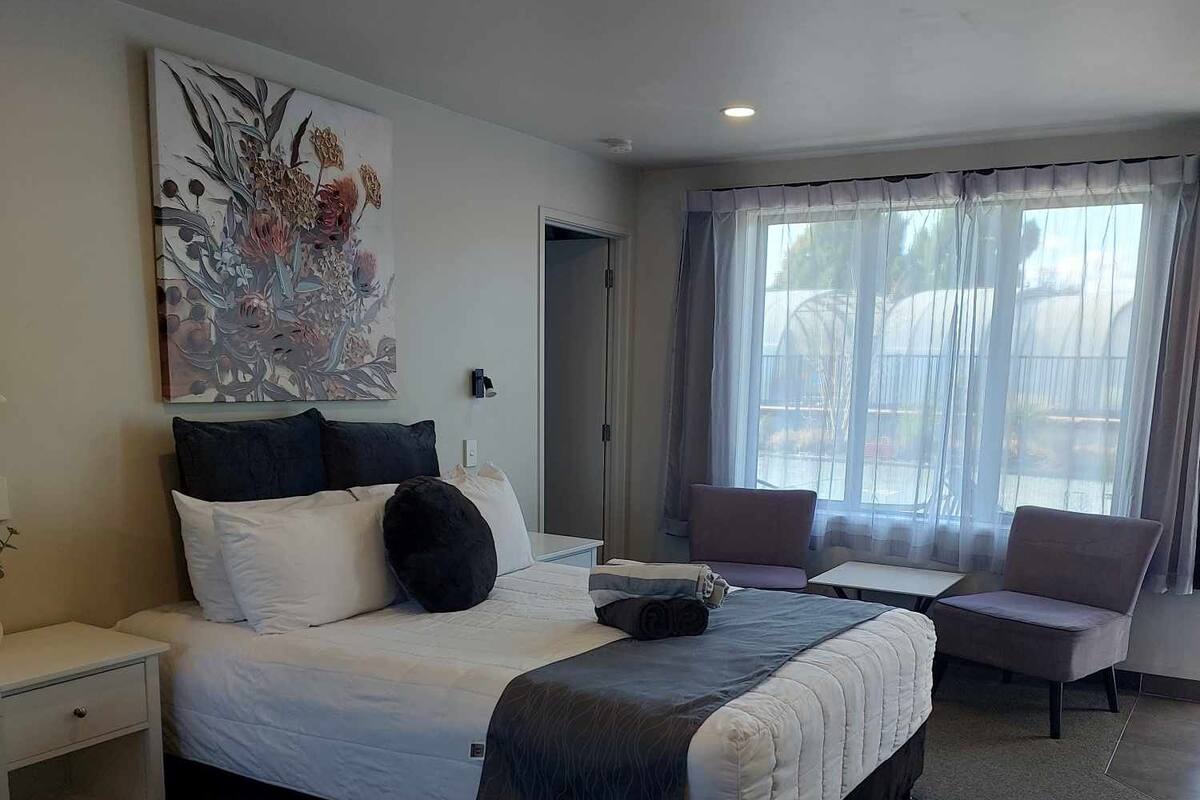 Motel Style 2 Bedroom  | In-room safe, cribs (free), WiFi (free), individually furnished