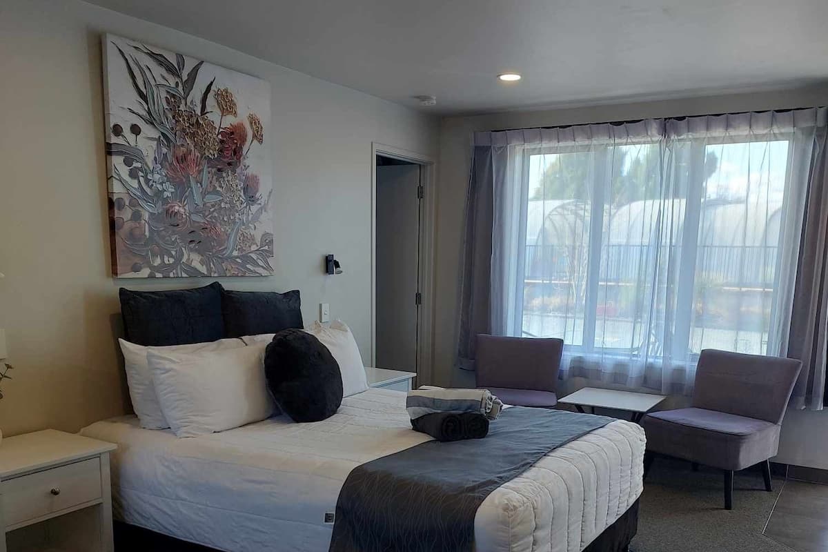 Habitación estándar (Motel Style 2 Bedroom) | Caja de seguridad en la habitación y muebles diferentes