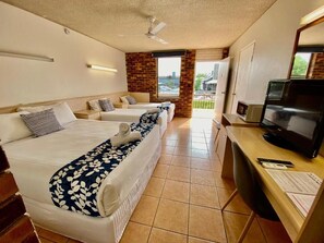 Individually decorated, individually furnished, desk, blackout curtains - Camden Motor Inn (Mermaid Beach)