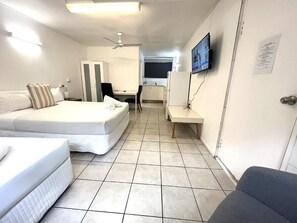 Deluxe Quadruple Room | Blackout drapes, iron/ironing board, free WiFi, bed sheets - Camden Motor Inn (Mermaid Beach)
