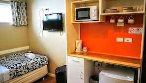 Familie appartement, 1 slaapkamer, en-suite badkamer | Individueel gemeubileerd, een strijkplank/strijkijzer, gratis wifi