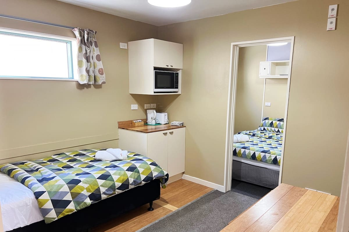 Departamento familiar, 1 habitación, baño en la habitación | Muebles diferentes, tabla de planchar con plancha y wifi gratis