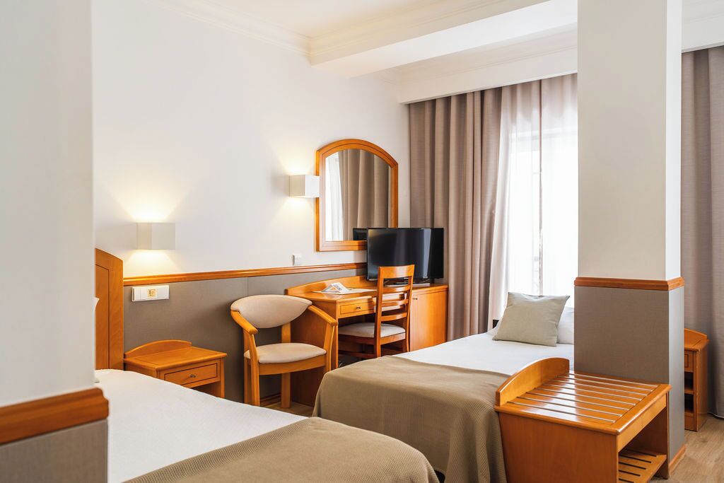 quarto quíntuplo familiar | 1 bedroom, in-room safe, desk, laptop workspace