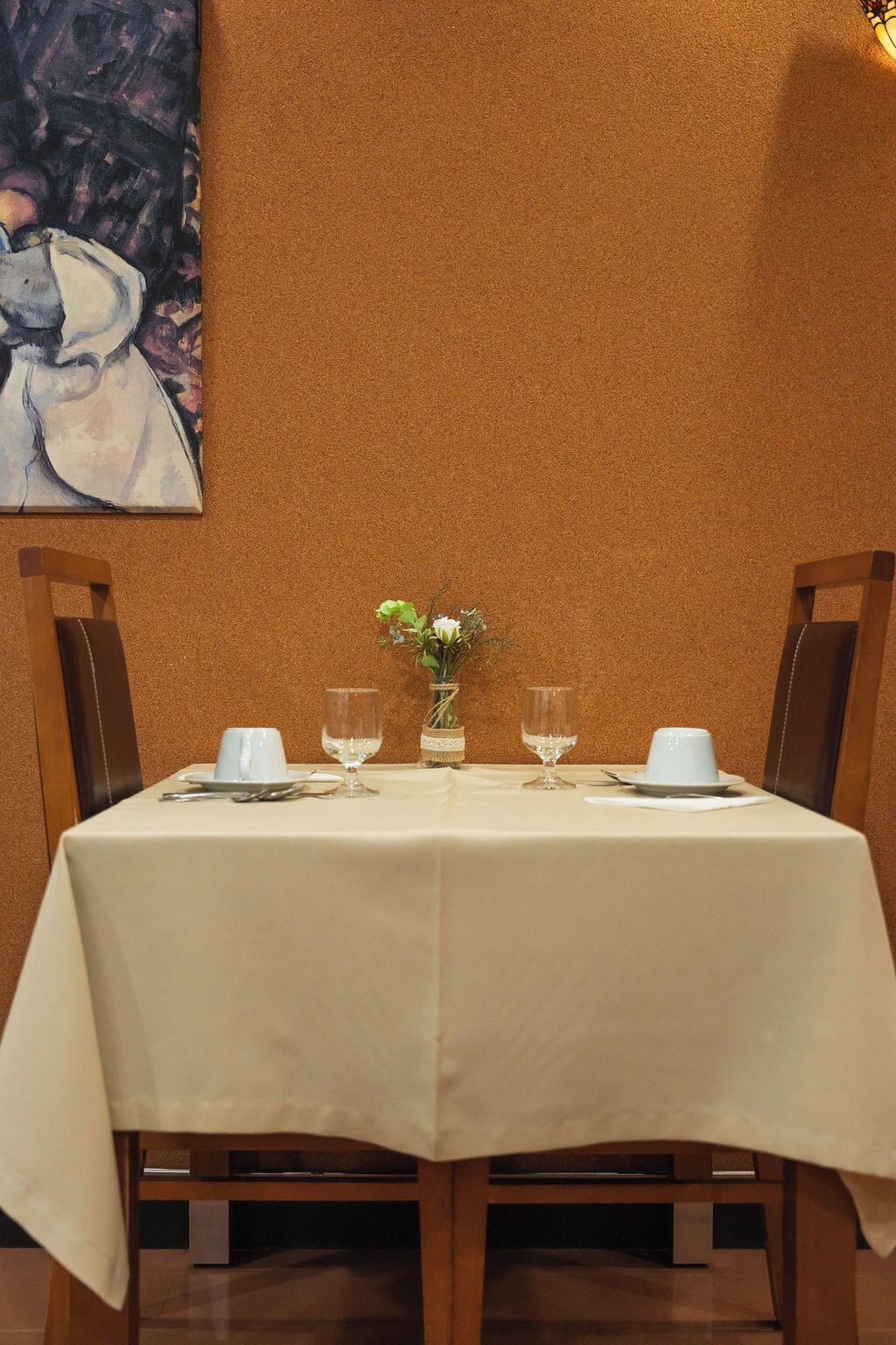 2 restaurants, breakfast served