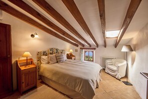 Hypo-allergenic bedding, down duvets, iron/ironing board - Can Busquets - Hotel d'Interior (Banyalbufar)