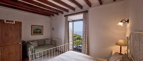 Superior Double Room with Sea View | Ropa de cama hipoalergénica y edredones de plumas