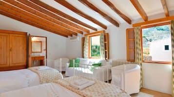 Ropa de cama hipoalergénica, cubrecamas y tabla de planchar con plancha