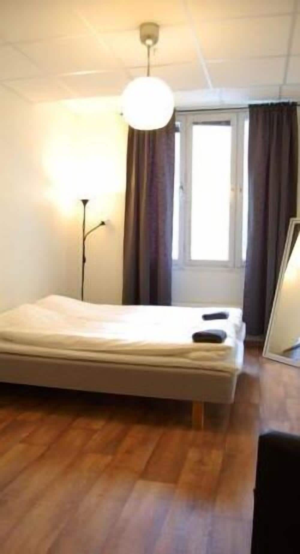 Desk, free WiFi, bed sheets