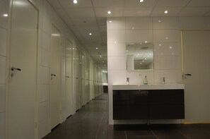 Douche, serviettes fournies