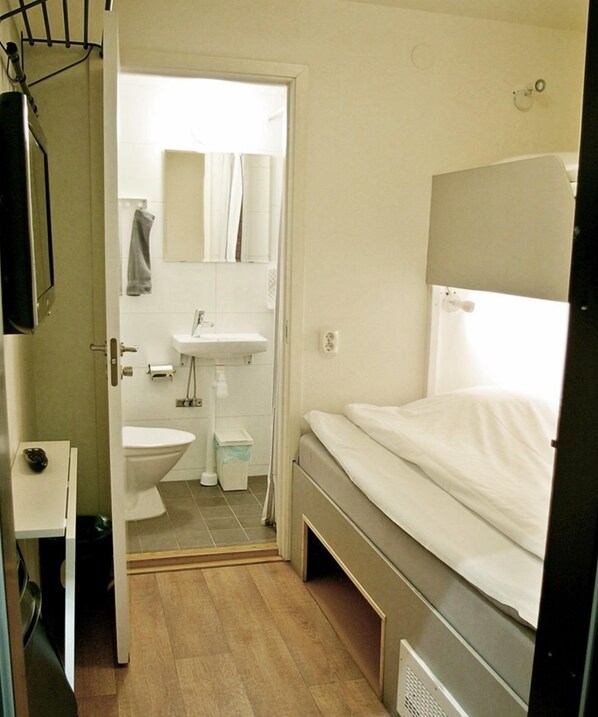 Desk, free WiFi, bed sheets - Hotell Centralstation (Uppsala)