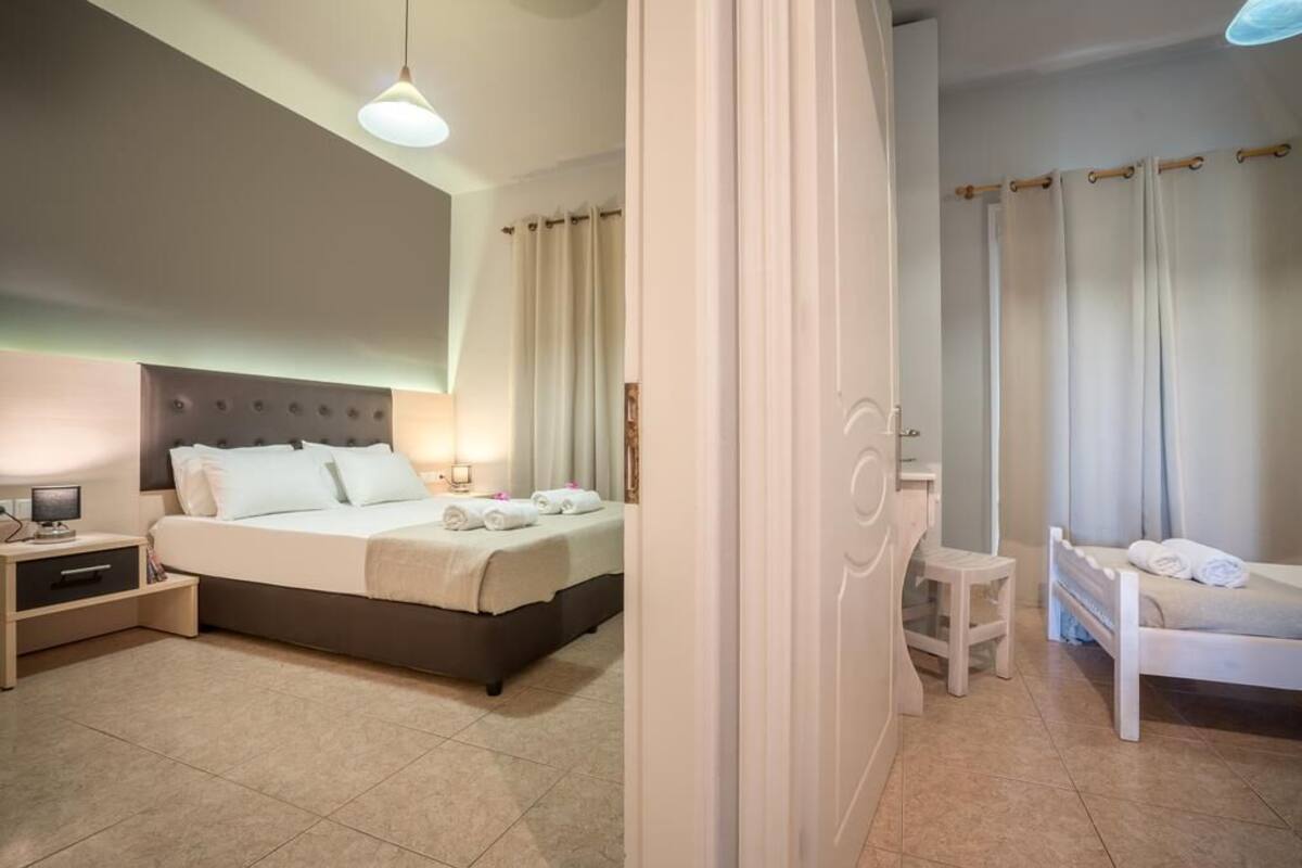 Superior-Suite | Bügeleisen/Bügelbrett, Reisekinderbett, kostenloses WLAN, Bettwäsche