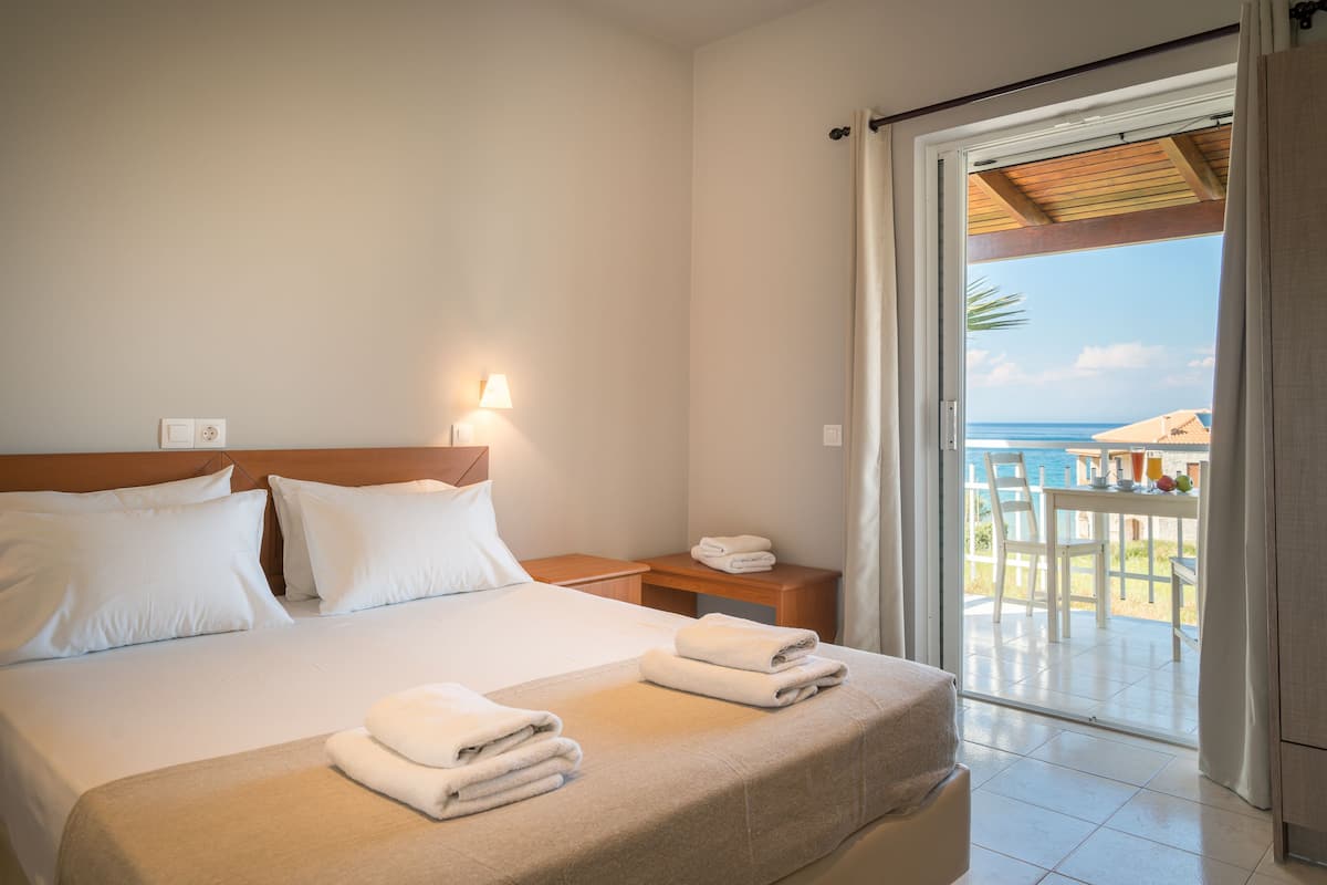 Estudio, vista al mar | Tabla de planchar con plancha, cuna de viaje y wifi gratis