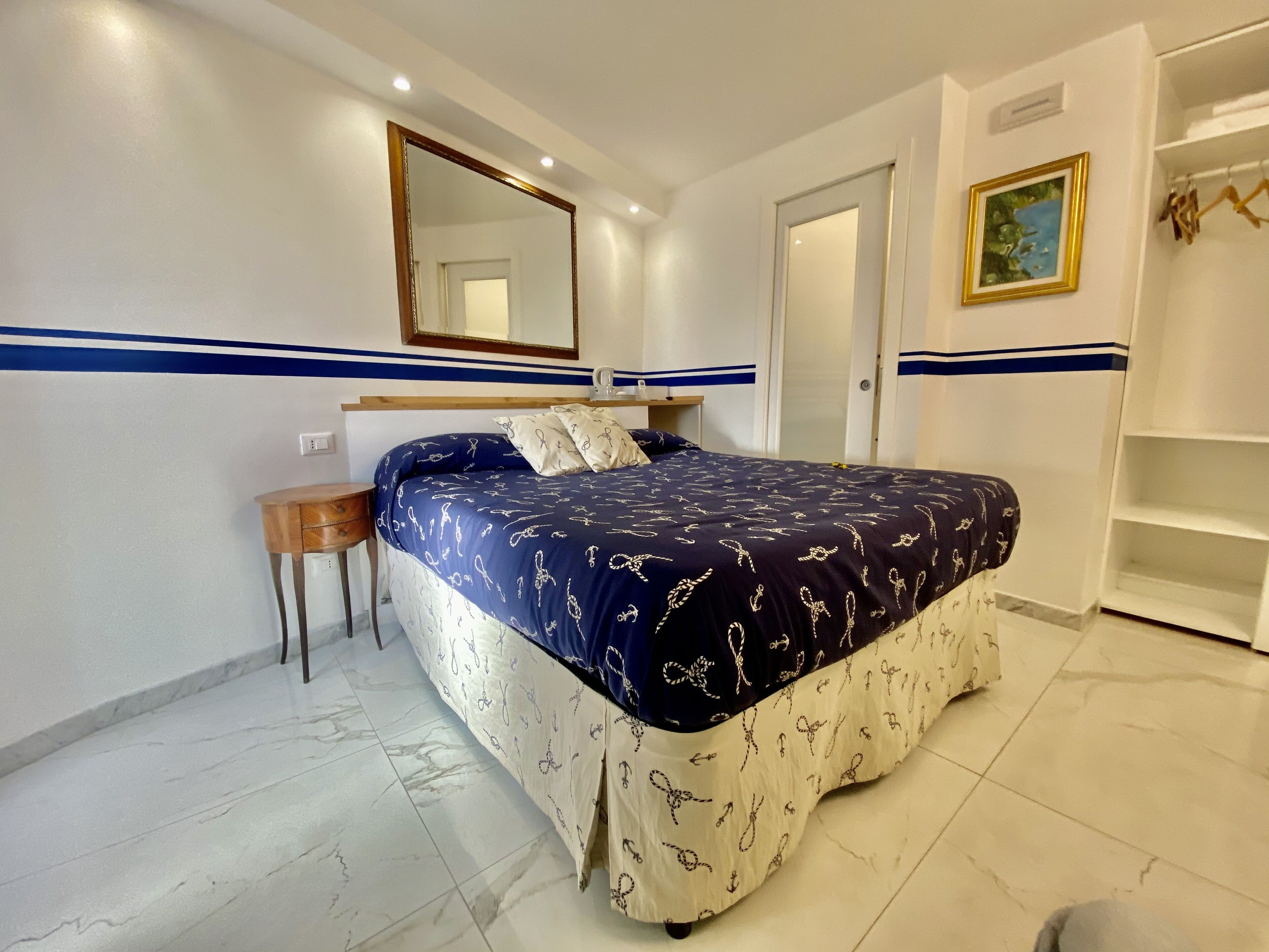 Habitación estándar, 1 cama Queen size, aire acondicionado | Ropa de cama hipoalergénica, edredón y camas con pillow-top 