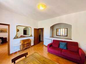 Panoramic Penthouse, 2 Bedrooms, Air conditioning, Ocean View | Living area