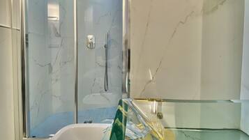 Standard Room, 1 Queen Bed, Air conditioning | Bathroom | Shower, rainfall showerhead, free toiletries, hair dryer