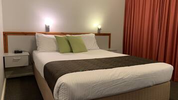 Desk, soundproofing, iron/ironing board, free WiFi