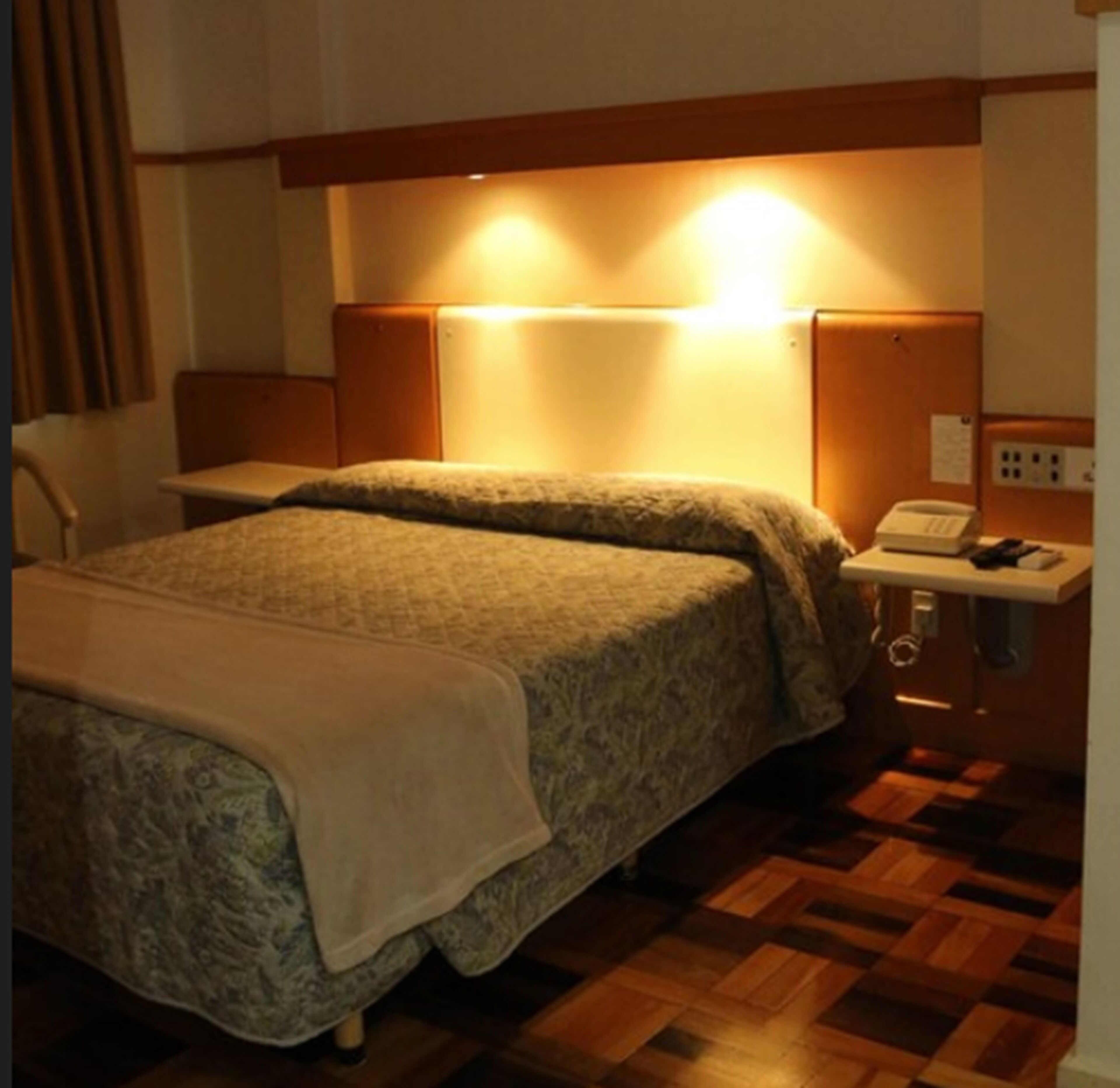 double room | minibar, in-room safe, desk, blackout curtains