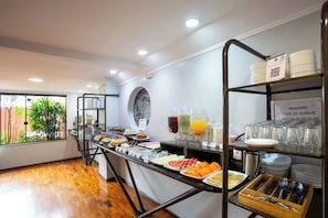 Tägliches inbegriffenes Frühstücksbuffet