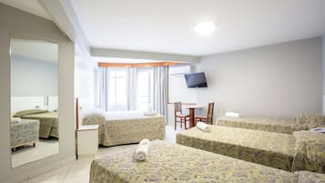 Quarto família | Cofres nos quartos, cortinas blackout, quartos à prova de som