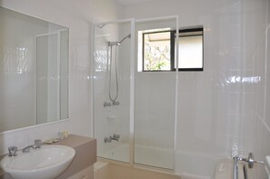 Rainfall showerhead, free toiletries, hair dryer, towels
