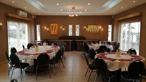 Se sirven desayunos, comidas, cenas y cocina francesa 