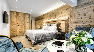 Kamar Double Premium | Seprai katun Mesir, seprai premium, minibar, dan brankas