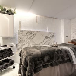 Tratamientos corporales, masajes con piedras calientes