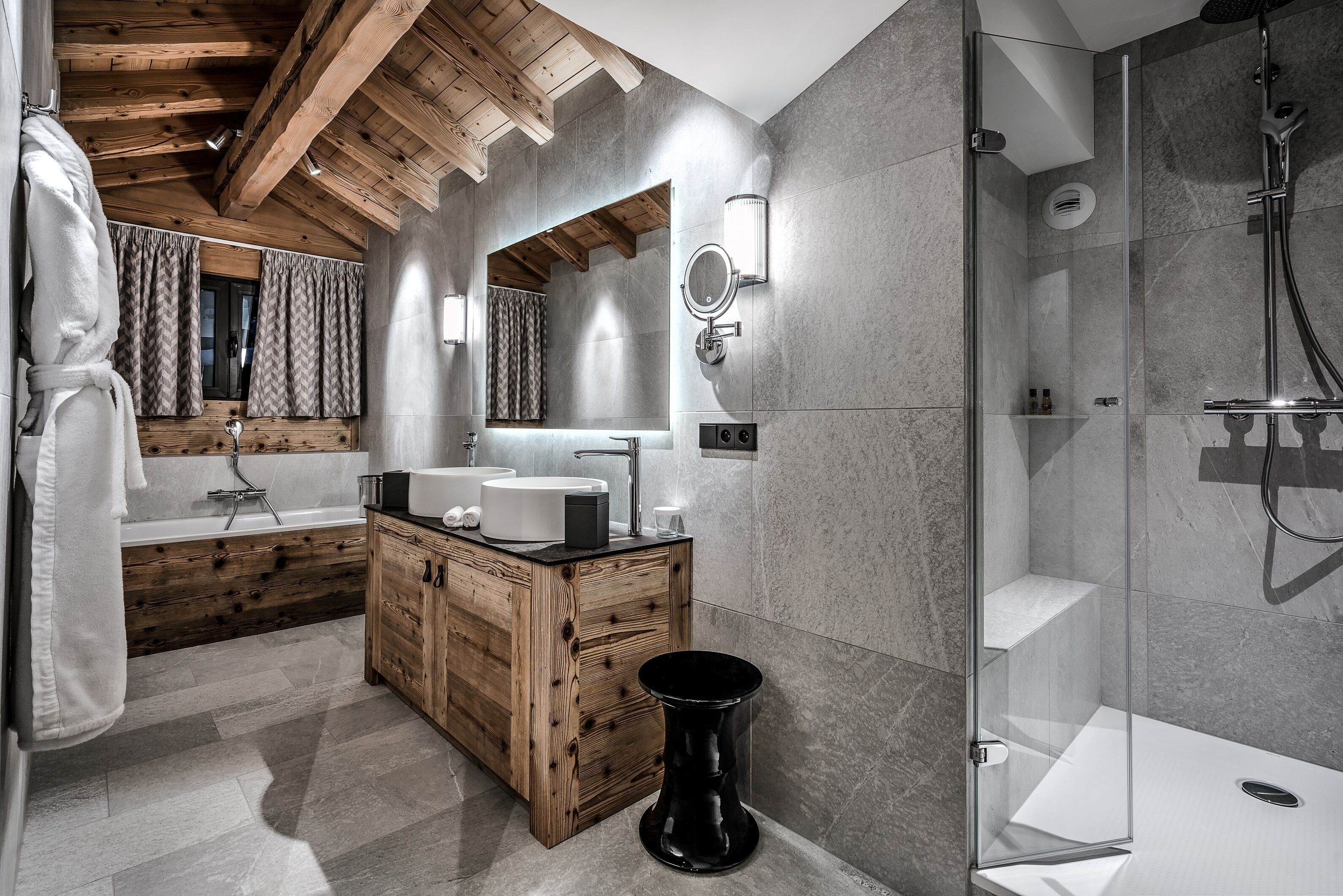 luxury apartment, 3 bedrooms, mountain view | bathroom | free toiletries, hair dryer, bathrobes, slippers