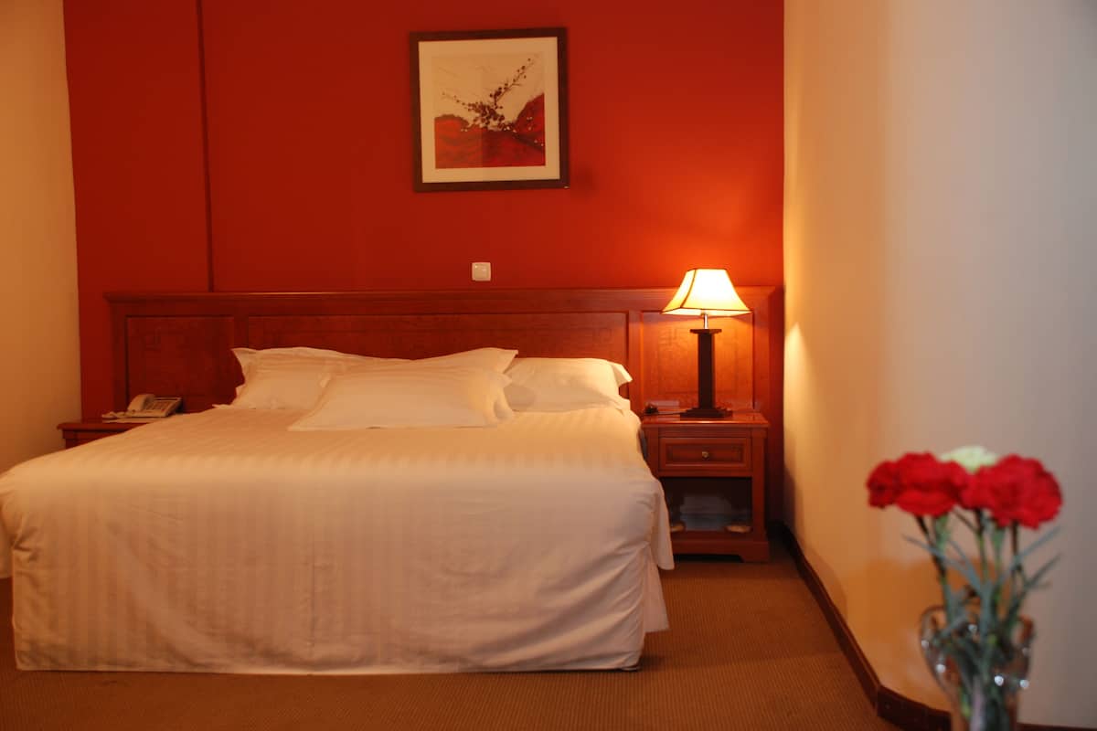 Junior Suite | In-room safe, desk, iron/ironing board, free cots/infant beds