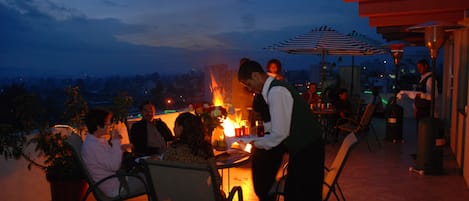 Breakfast, lunch, dinner served; international cuisine