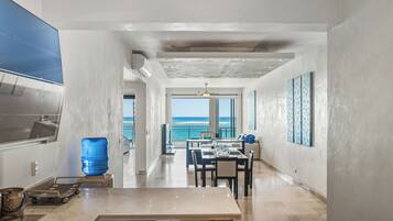 Deluxe Apartment, 2 Bedrooms | In-room dining