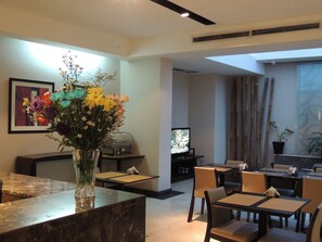 Lobby sitting area - Galerias Hotel (Buenos Aires)