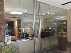 Property entrance - Galerias Hotel (Buenos Aires)