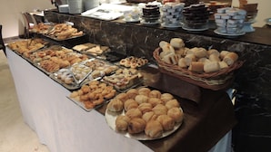 Unclassified image, 4 of 70, button - Galerias Hotel (Buenos Aires)