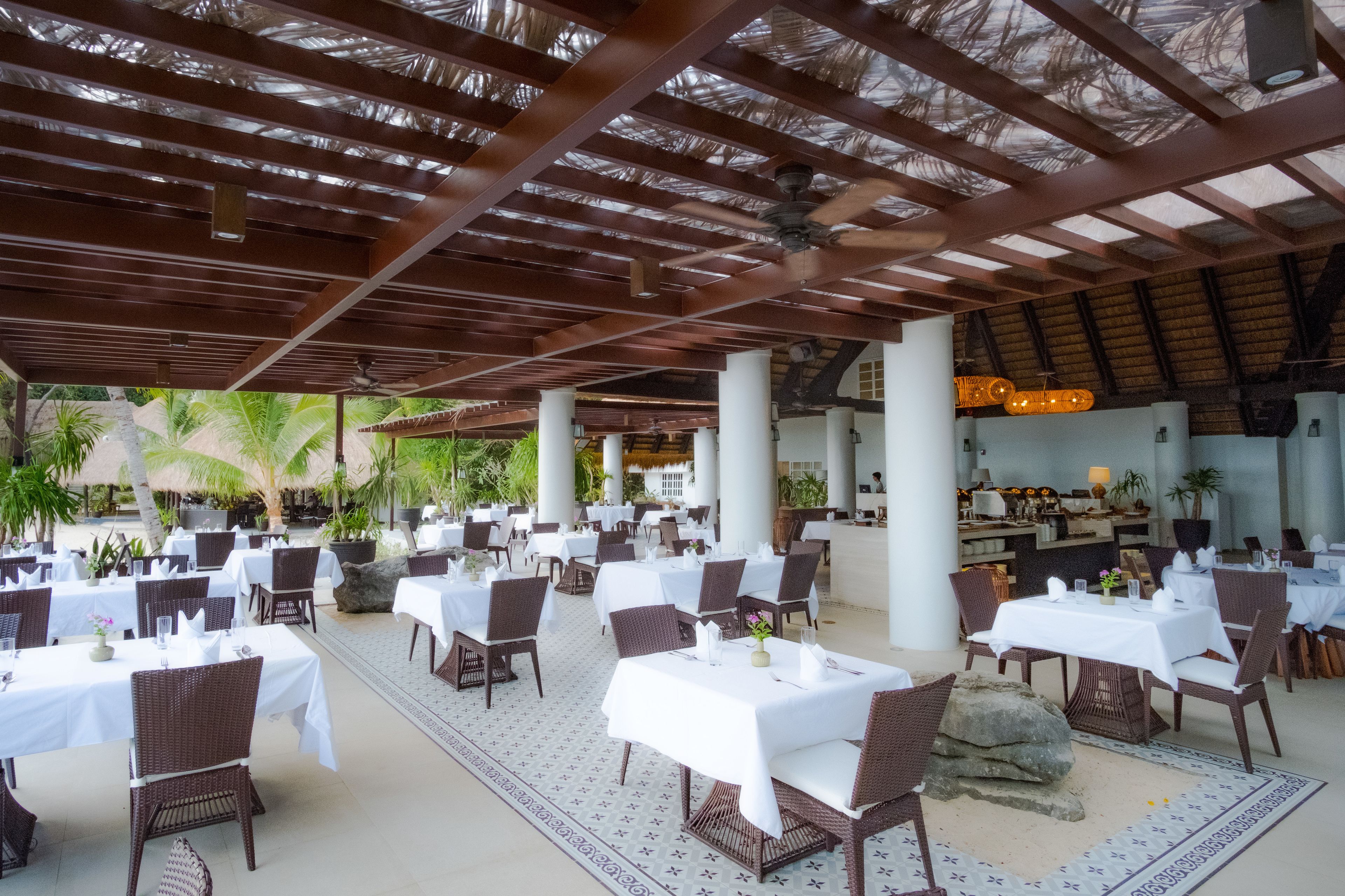 free daily full breakfast