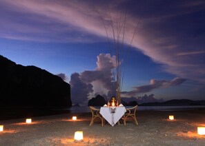 Breakfast, lunch, dinner served; alfresco dining - Apulit Island Resort (Taytay)