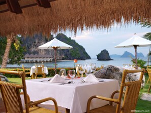 Breakfast, lunch, dinner and brunch served - Apulit Island Resort (Taytay)
