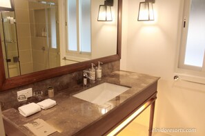 Water Cottage | Bathroom | Shower, rainfall showerhead, free toiletries, hair dryer - Apulit Island Resort (Taytay)